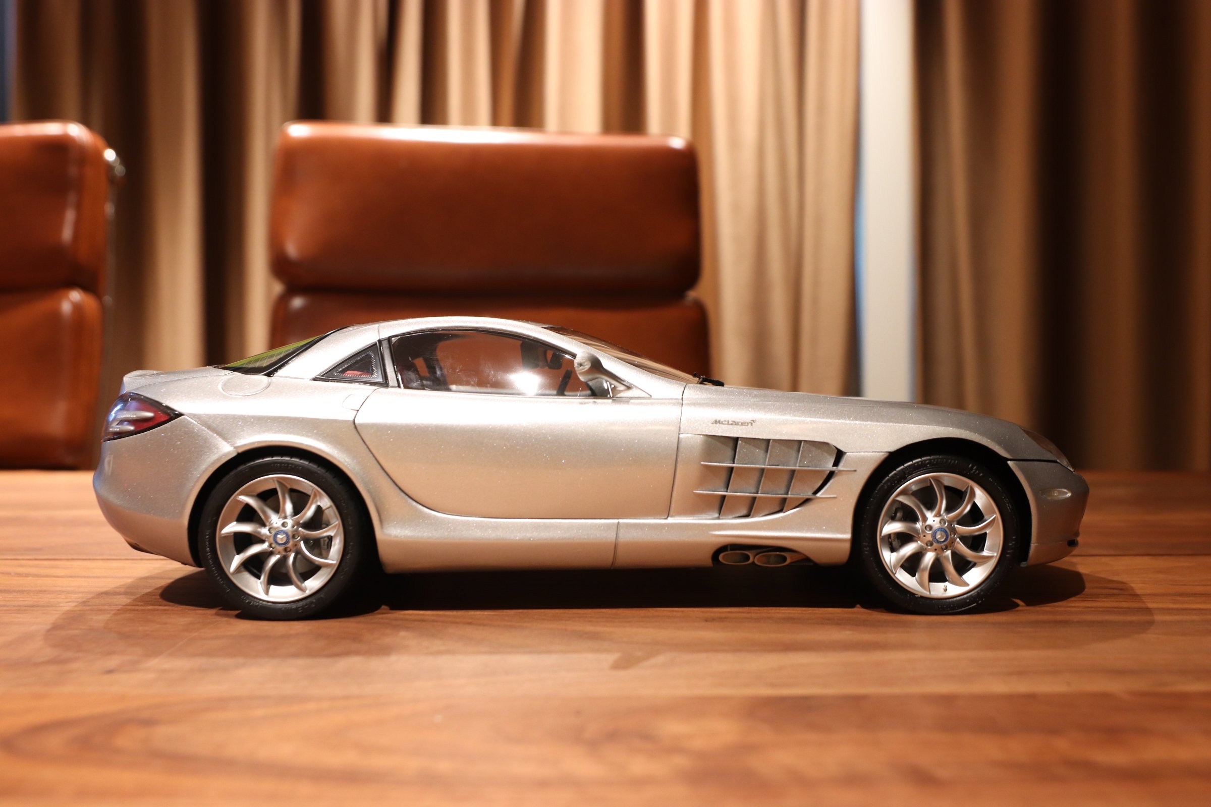 CMC Mercedes Benz SLR McLaren 1/12 Diecast Model - www.carfarm.com