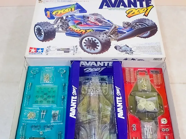 アバンテ 2001 未組立品 オプションパーツおまけ付き AVANTE 2001