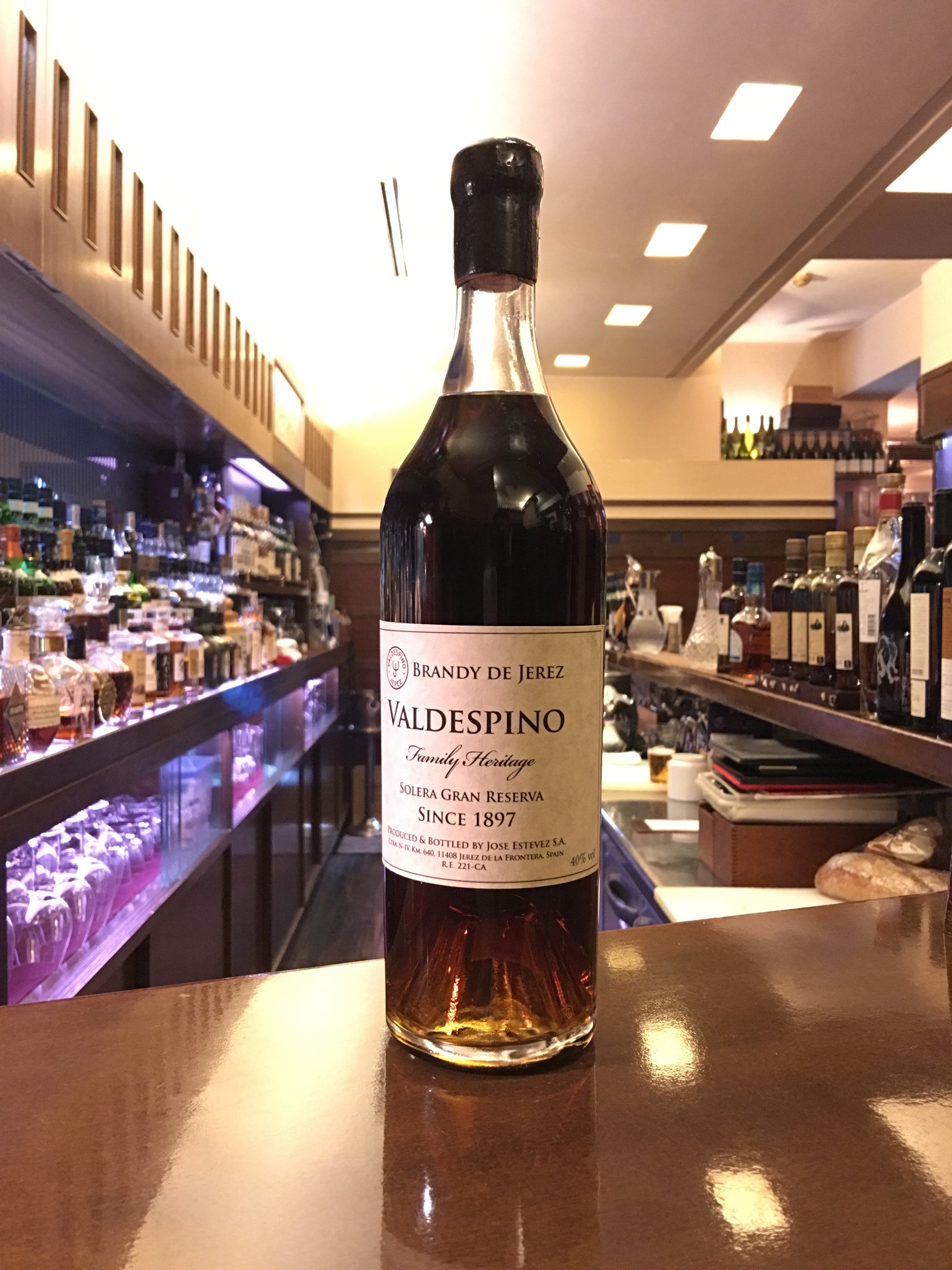 前々世紀の原酒もブレンドされているスパニッシュ・ブランディー – Bar