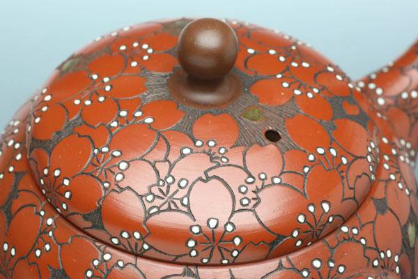 森下宗則 常滑焼 花衣重ね金彩全面彫急須 満310ml 高級煎茶急須