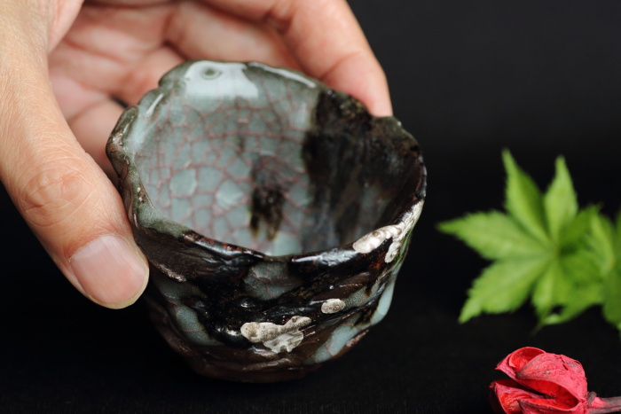 浦口雅行 青瓷黒晶鉄流銀彩ぐい吞み 青磁酒器 作家もの酒呑 酒杯 桐箱