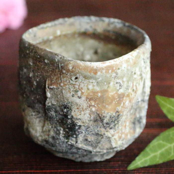 谷本貴 ぐい吞み 伊賀焼 焼締め酒盃 穴窯焼成酒器 桐箱 ぐいのみ