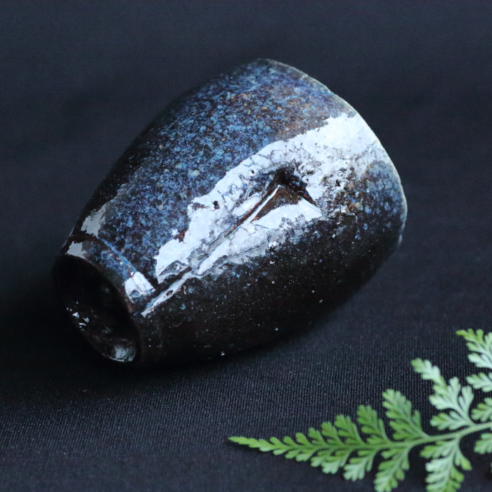 大岩智之 黒ぐい吞み 備前焼酒器 作家もの酒杯 桐箱 穴窯焼成 酒呑