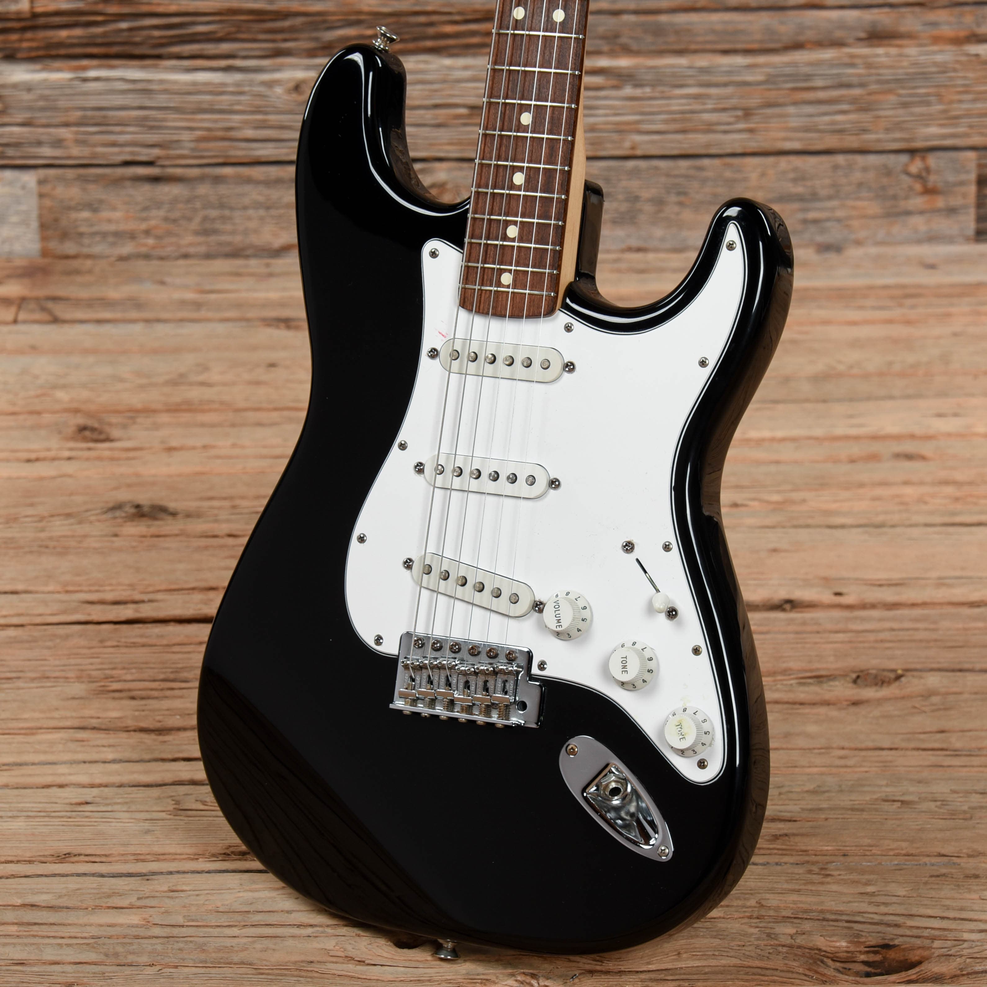 Fender Standard Stratocaster Black 1993 – Chicago Music Exchange