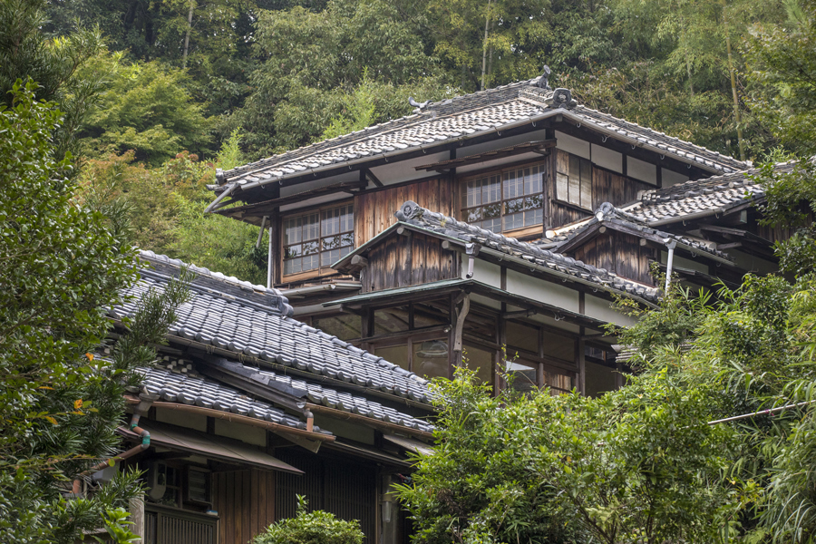 山の館 | 窯場案内 | 株式会社ちとせ：川喜田半泥子の焼き物の展示、坪