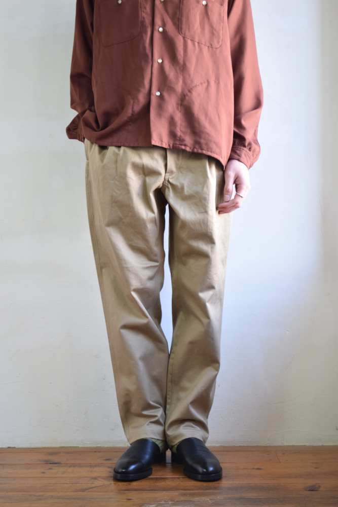 COMOLI (コモリ) ベルテッド チノパンツ 入荷しました。