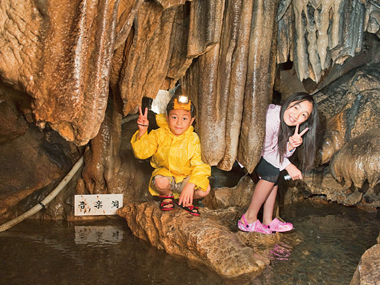 暑い夏はひんやり体験！冒険心をくすぐる、鍾乳洞探検はいかが