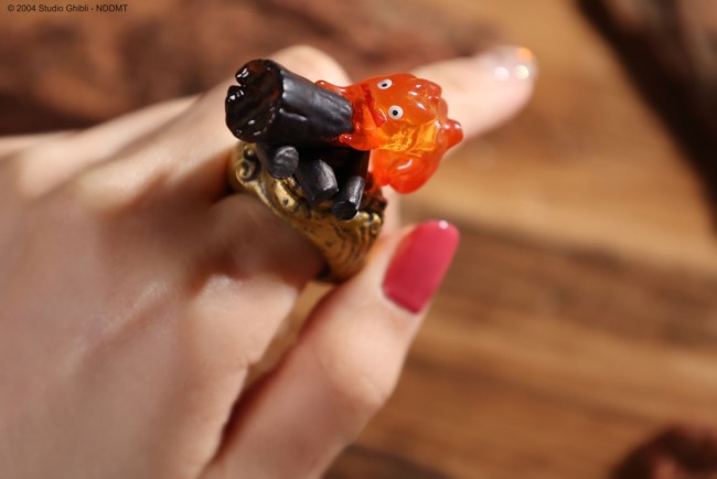 ハウルの動く城』の“カルシファー”がリングに！ 飾っても楽しい新感覚