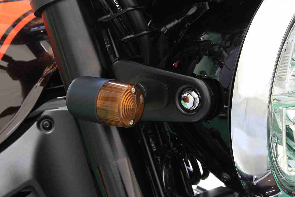ポッシュフェイスがZ900RS用ボルトオンウインカーキットを発売