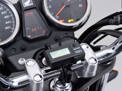 e+CHARGER デジタル電圧計＆USB電源 Type-C - DAYTONA | アンバーピース