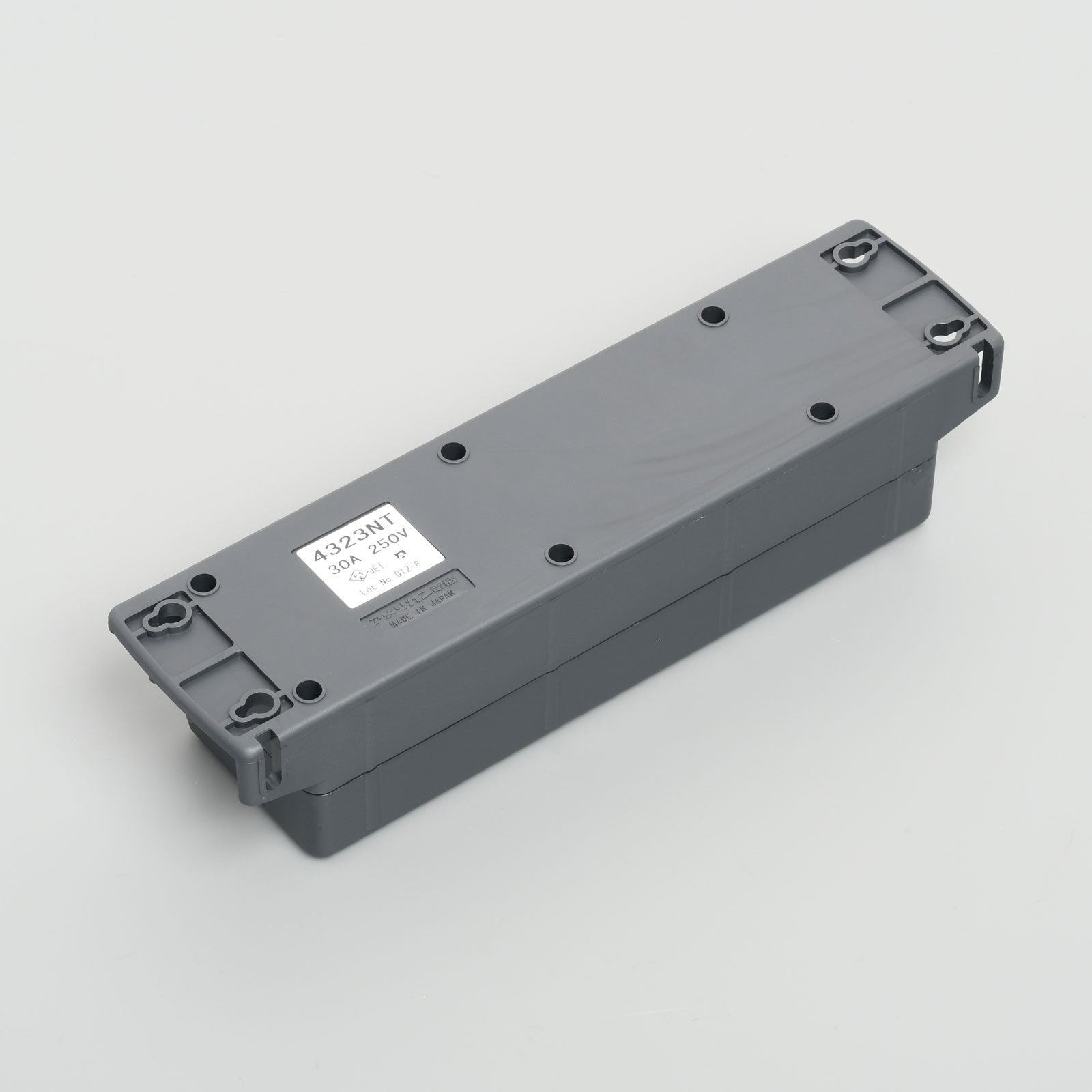 4323NT 接地形3P 30A 250V ダブルタップ 引掛形2ヶ口 | アメリカン電機