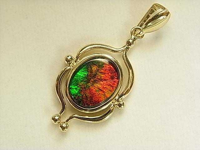 カナダKORITEアンモライト 18K台座ペンダントトップ 稀少な化石宝石