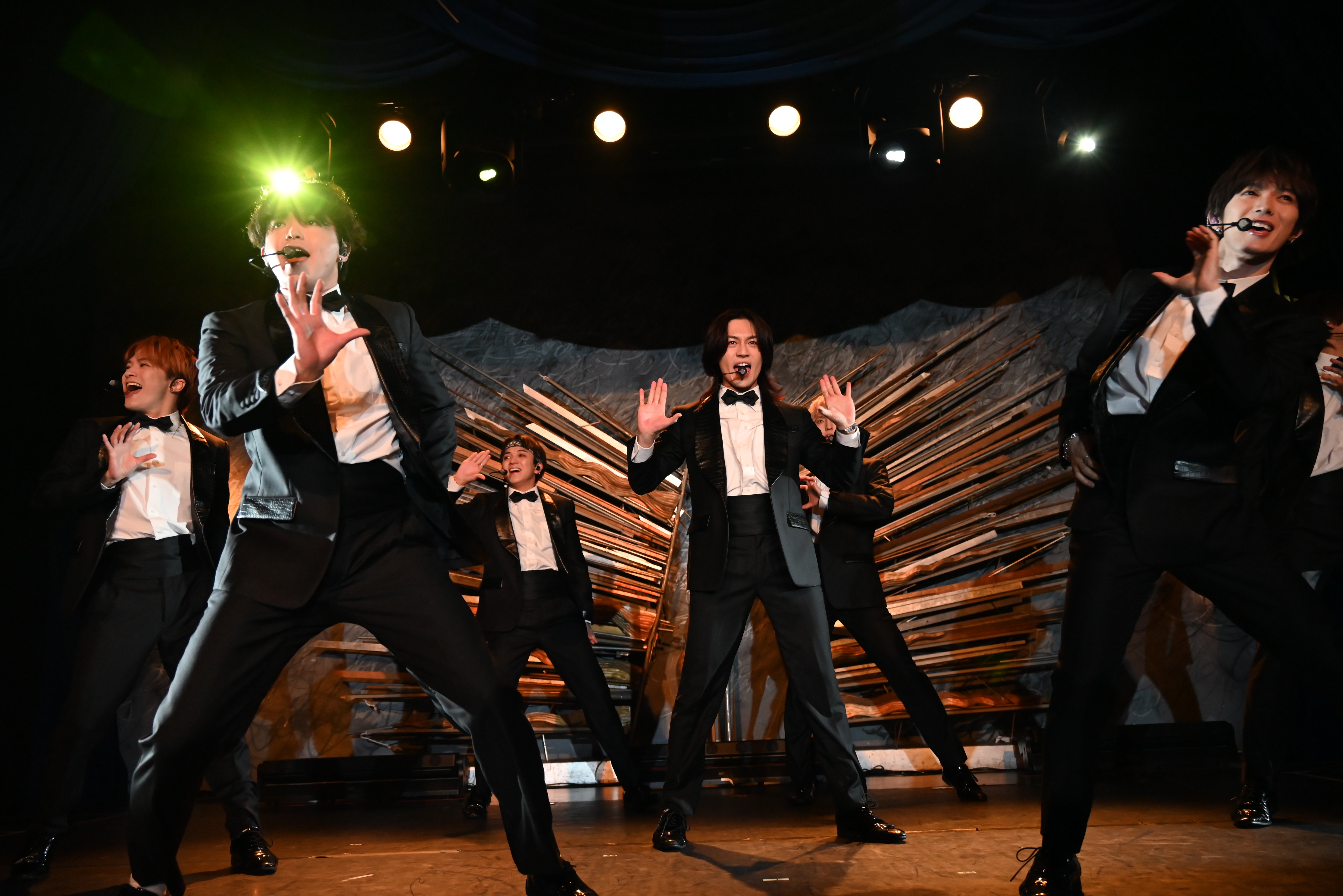 Global-superstars-Travis-Japan