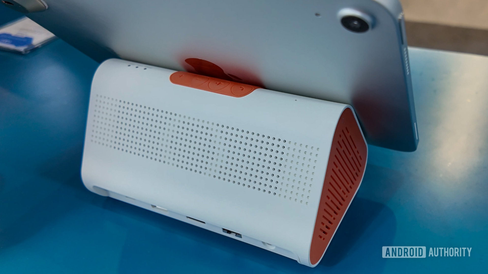 This TP-Link smart home hub reminds me so much of the Pixel Tablet