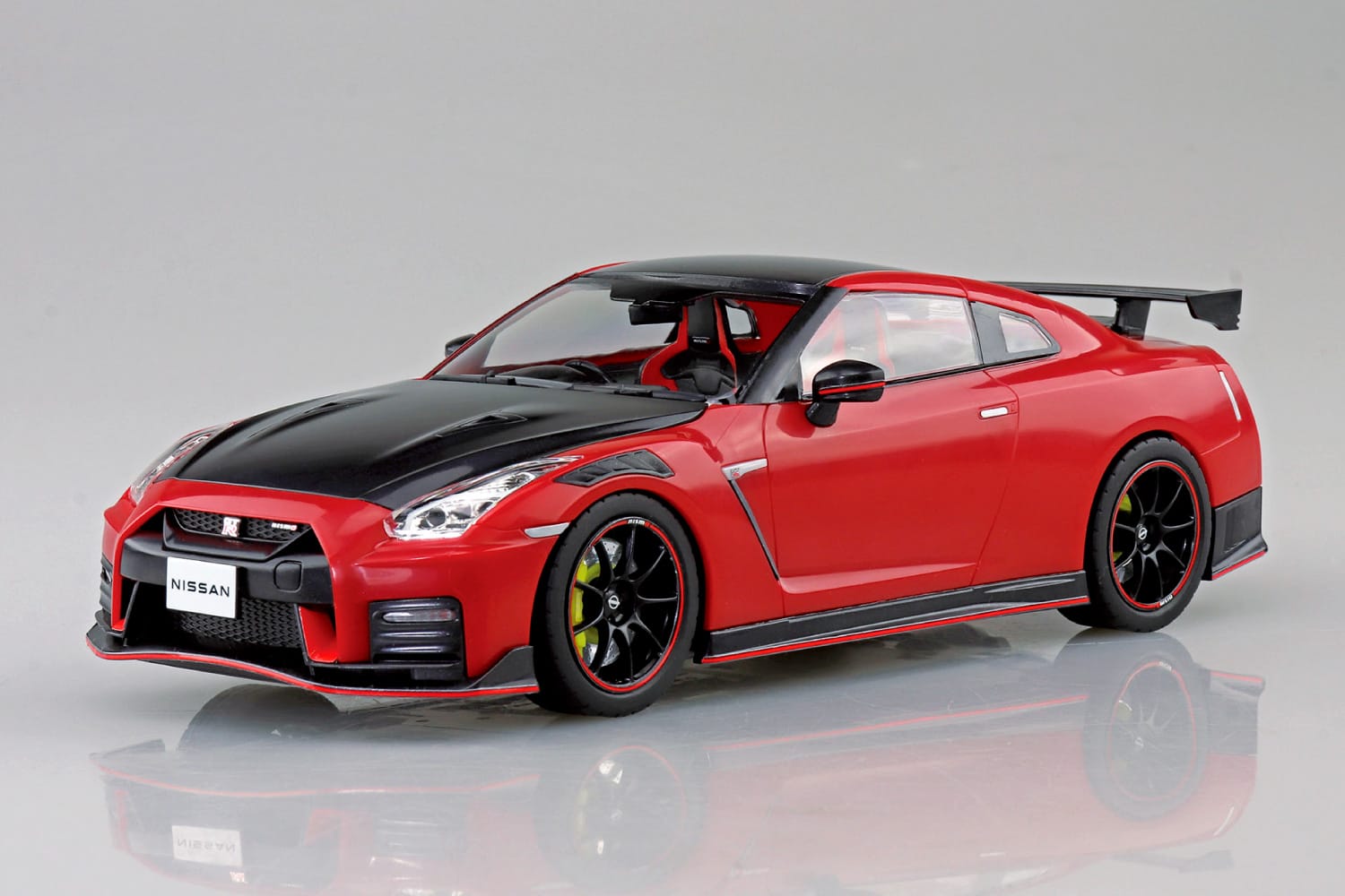 NISSAN GT-R R35 1/8スケール プラモデル R35 NISSAN GT-R NISMO