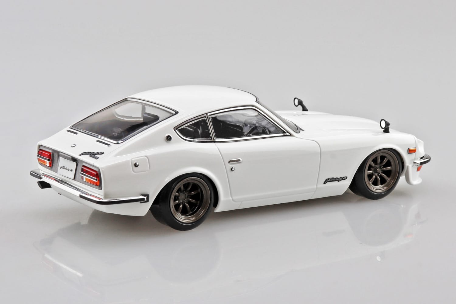 Nissan S30 Fairlady Z Custom(White)｜AOSHIMA｜English