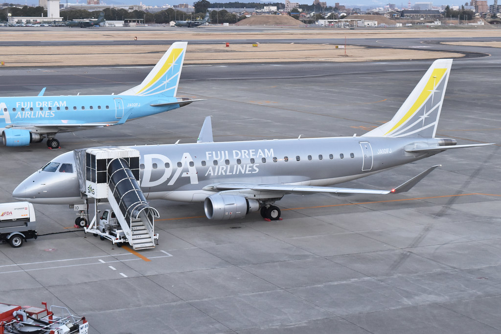 航空機・ヘリコプター FDA ERJ-175 JA10FJ Silver 航空機
