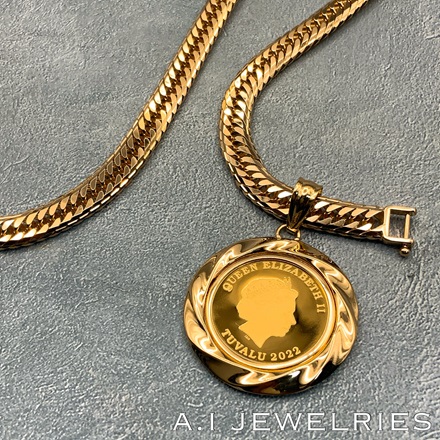 K18 ペンダントトップ中空エンジェル2.01 g