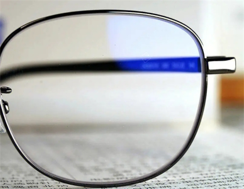 2025蔡司镜片全系价格揭晓!泽锐VS智锐选哪款?防蓝光镜片选购避坑指南