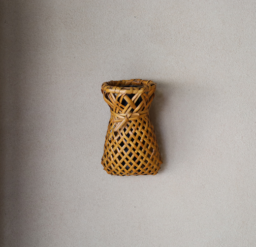 かけ花籃 飯塚小玕斎 Hanging bamboo flower basket by Iizuka
