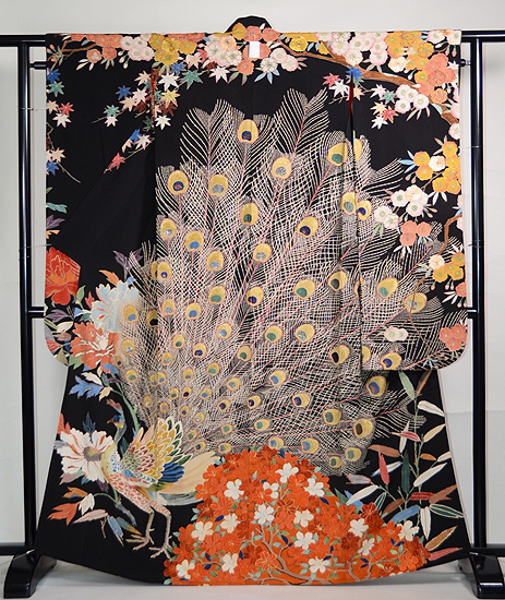百花絢爛孔雀文様黒振袖