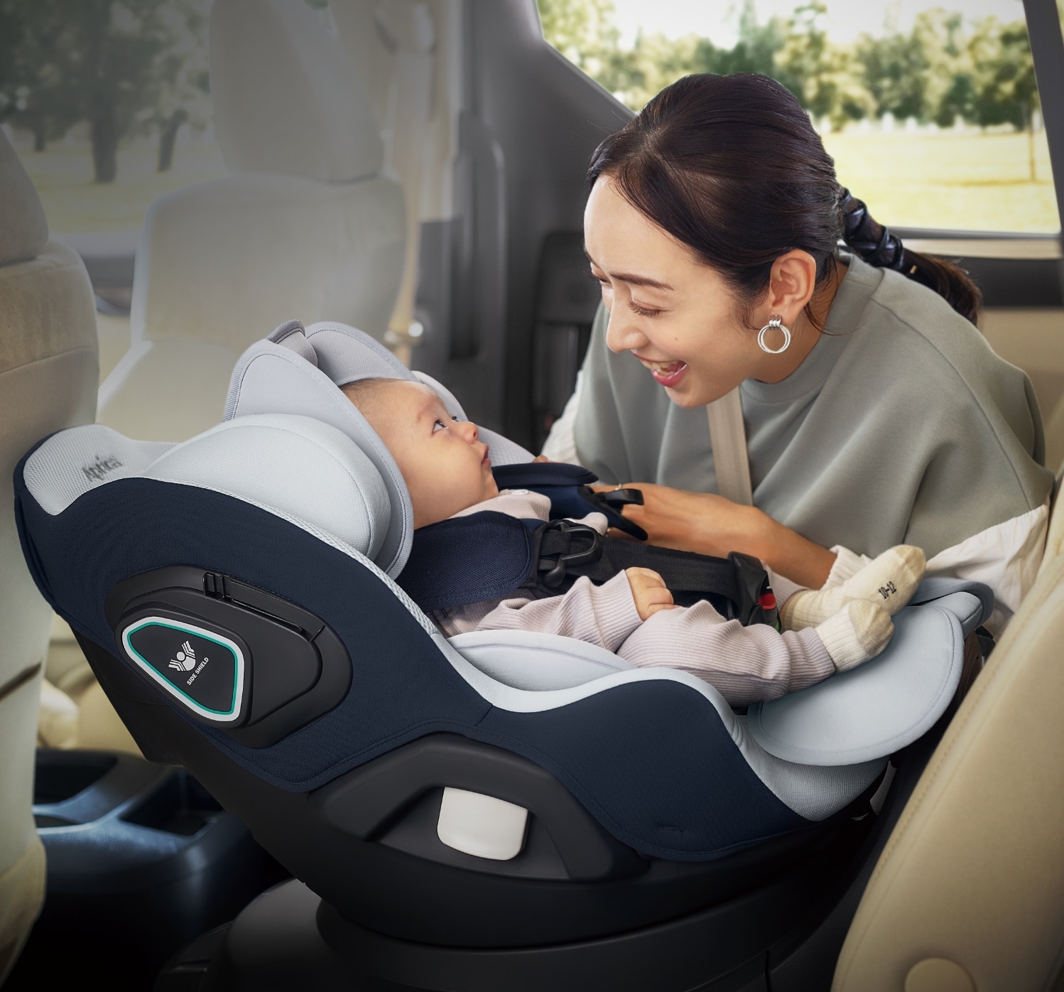 Apricaマモリラ AB ISOFIX 回転式チャイルドシート