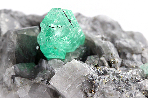 特選品】コロンビア産エメラルド原石（母岩付き）-020（UI-88）│水晶