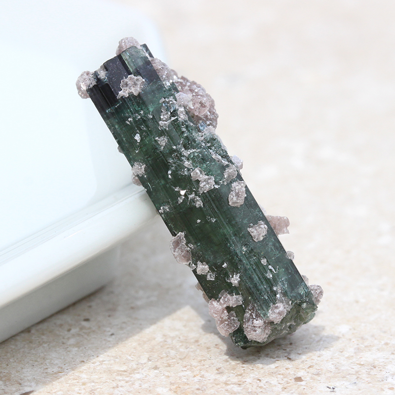 大きな水晶ポイント+レピドライト×グリーントルマリン共生 ブラジル産