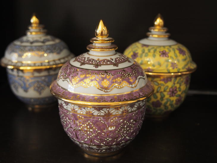 タイ伝統工芸「ベンジャロン焼き」の絵付け体験ができる店「Stella Art