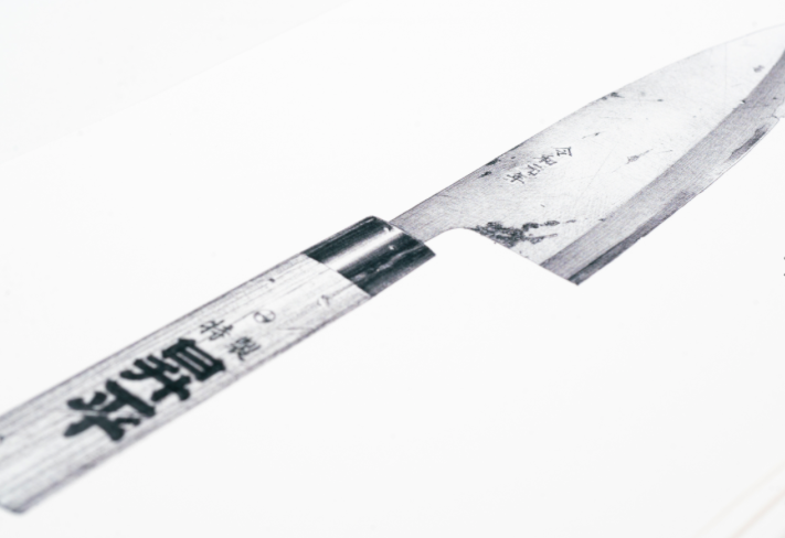 日本人イラストレーターの大友昇平、紙の最新版『七つの伝説の剣』を