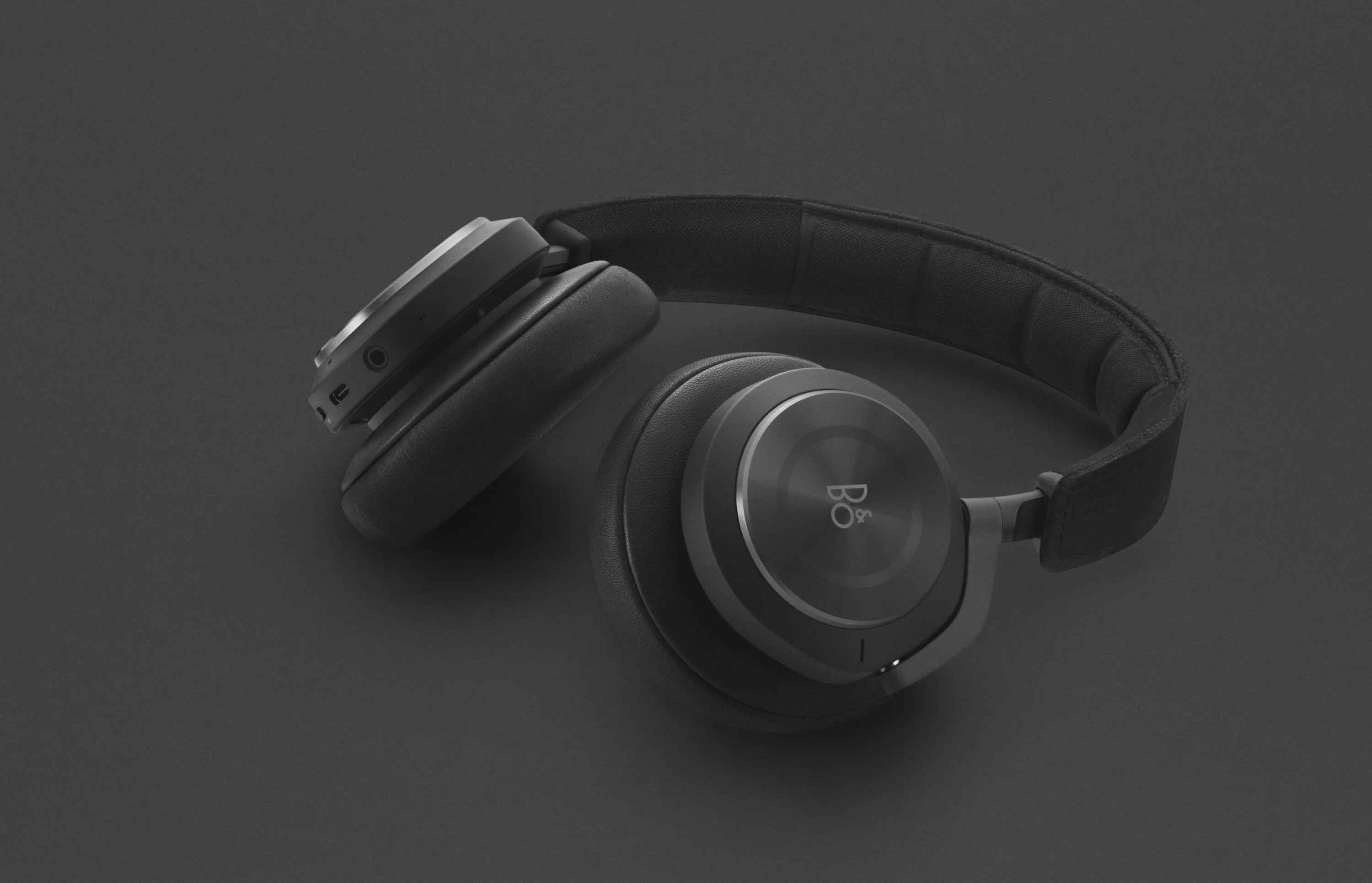 あのB&Oから生まれた最新オーバーイヤー・ヘッドフォンBeoplay H9iを