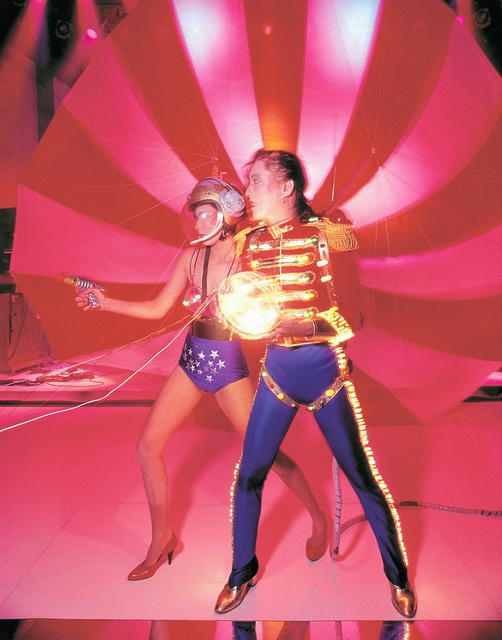 沢田研二を輝かせたド派手な美装 「ジュリー」のイメージ作った男