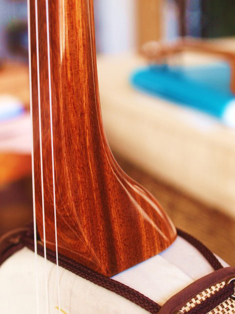 動作品】沖縄三線 三味線 本皮 一枚張り 三味線 皮破れなし 動作品