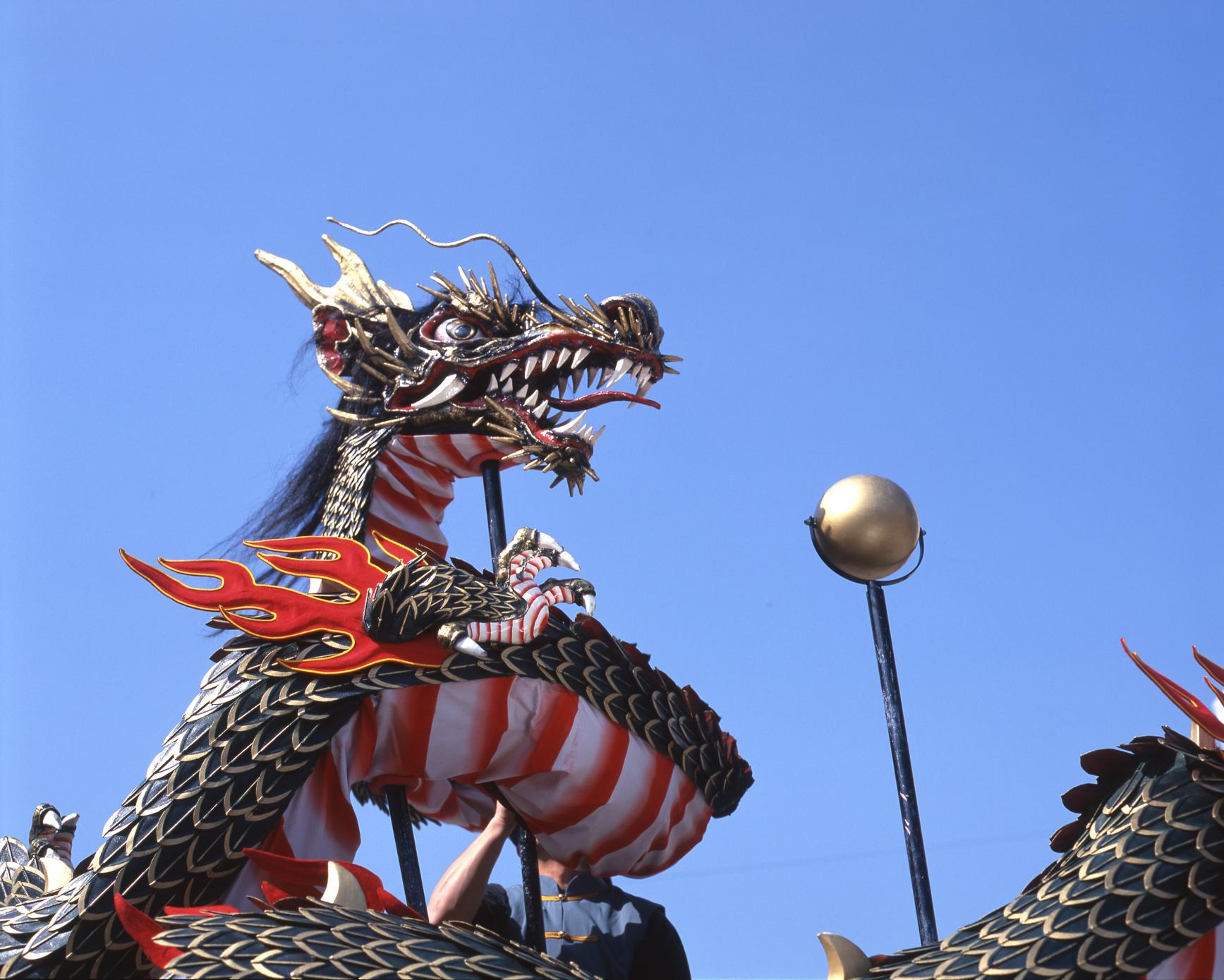 長崎観光龍踊り会 | 【DMO NAGASAKI】市内事業者向け情報サイト 赤い