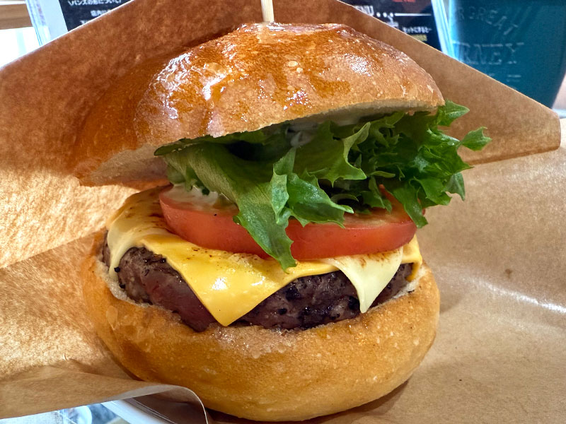 リバースバーガー】2025年4月、大浜プール目の前にオープン！異国情緒