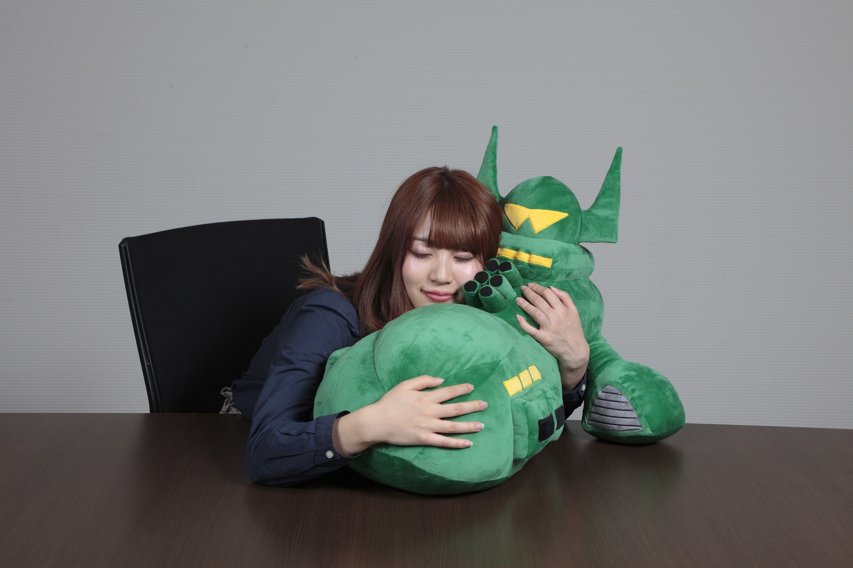 ホワイトベース／シャア専用ムサイが 60cmのひとやすみクッションに