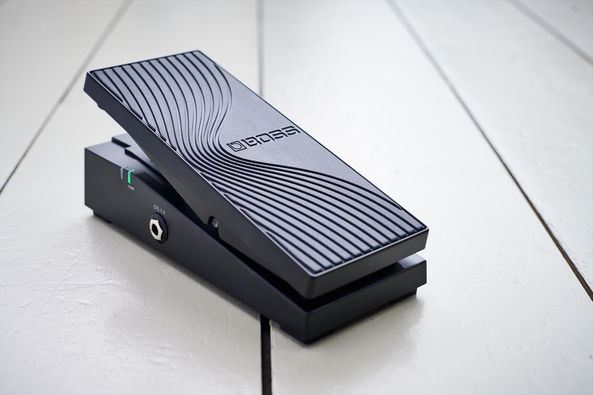 世界初のワイヤレス対応MIDIエクスプレッション・ペダルを 発売