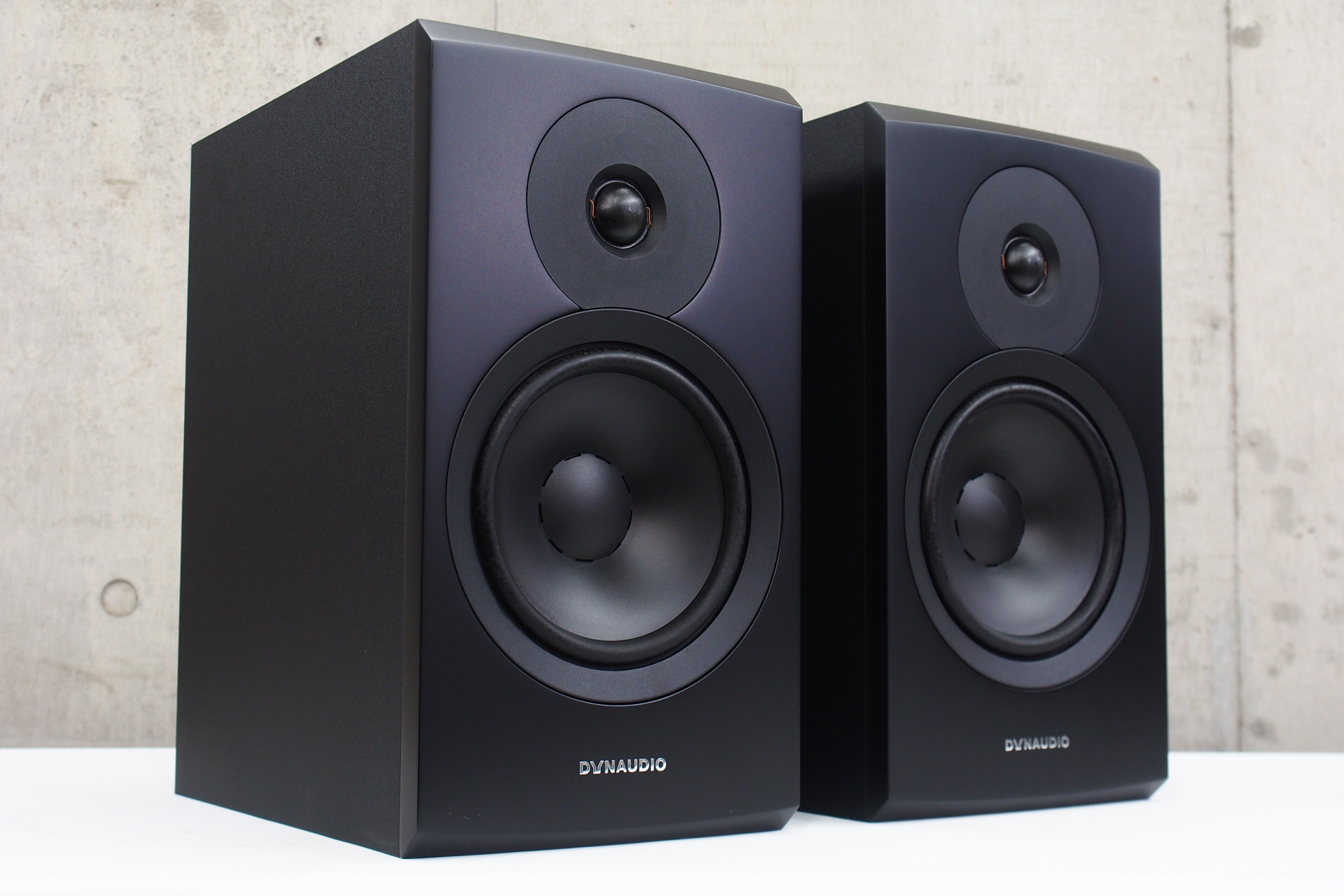 DYNAUDIO Emit 10 ブックシェルフスピーカー - ペア DYNAUDIO Emit 10