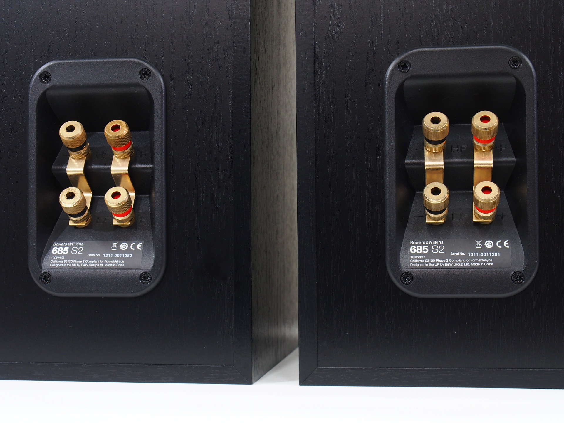 B&W 685 スピーカー ペア、スタンド、コード付き
