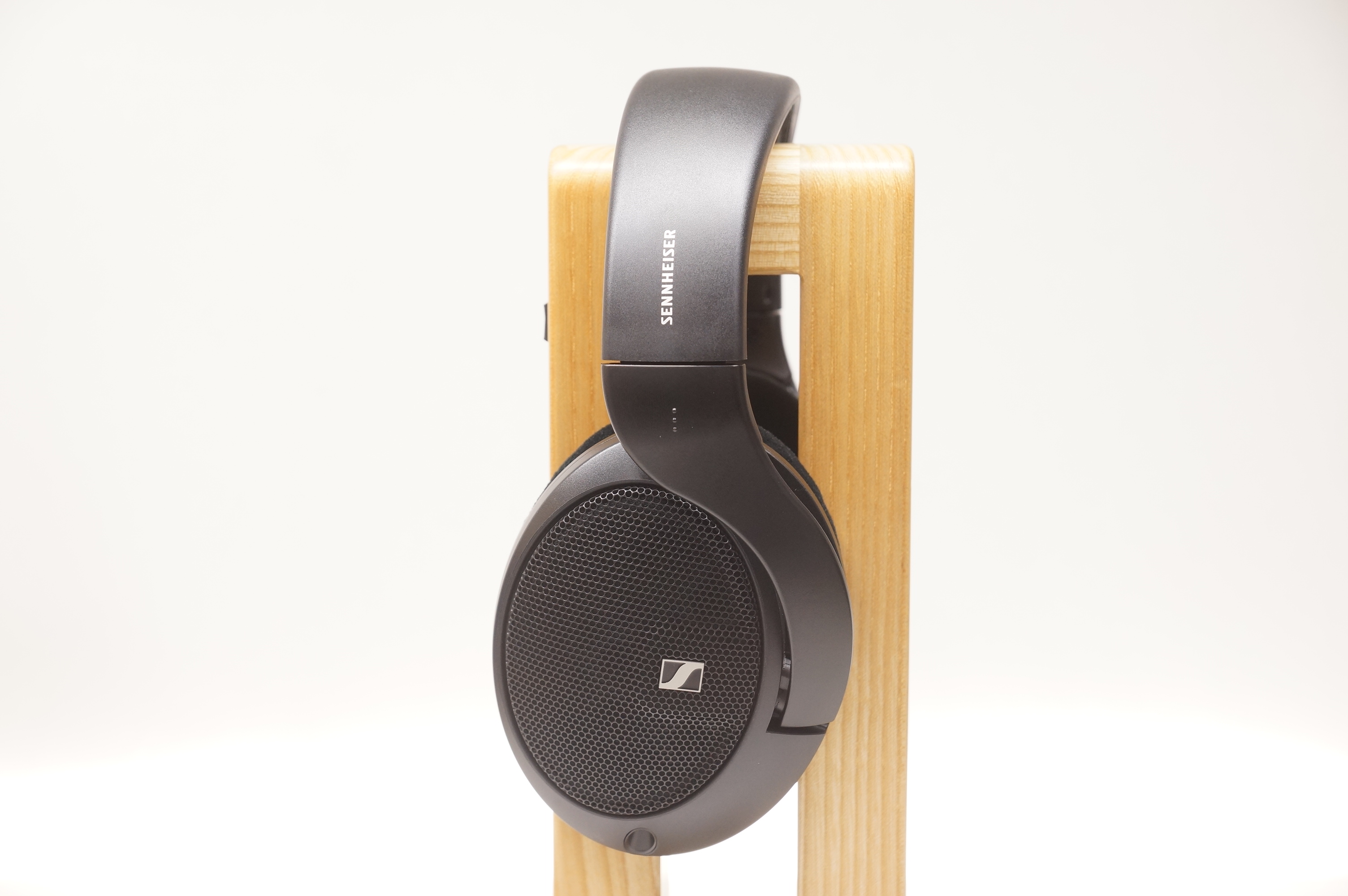 アバックWEB-SHOP / 【中古】SENNHEISER HD560S【コード01-11968