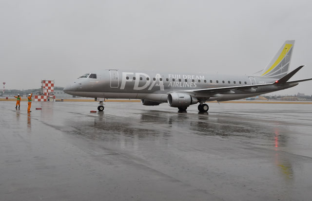 航空機・ヘリコプター FDA ERJ-170 JA10FJ Silver 航空機