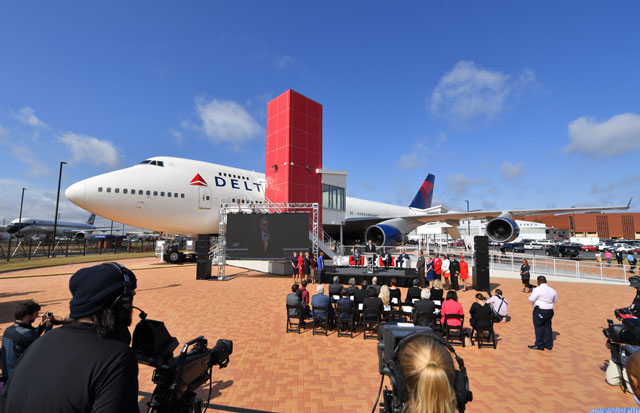 デルタ航空、747-400初号機公開 アトランタの航空博物館