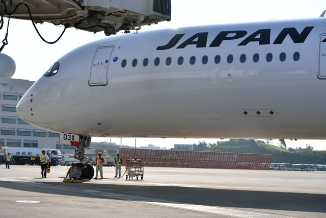 エコの3号機、那覇でお披露目 写真特集・JAL A350-900 JA03XJ（1）