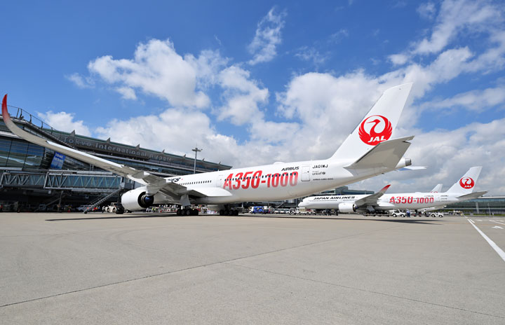 JAL A350-1000、ロゴ入り2機並ぶ 特集・777-300ERから進む世代交代