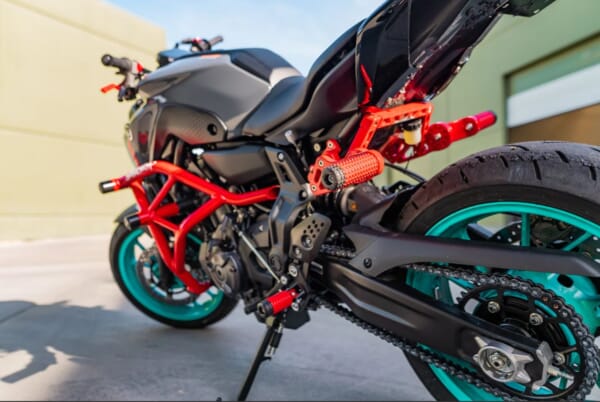 MT07 好きなポジションに設定できるアルミサブケージ｜AxxL