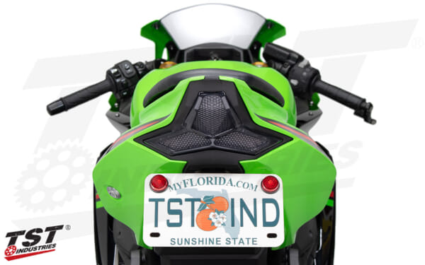 TST Industries ZX-4Rウィンカー内蔵LEDテールライト｜AxxL