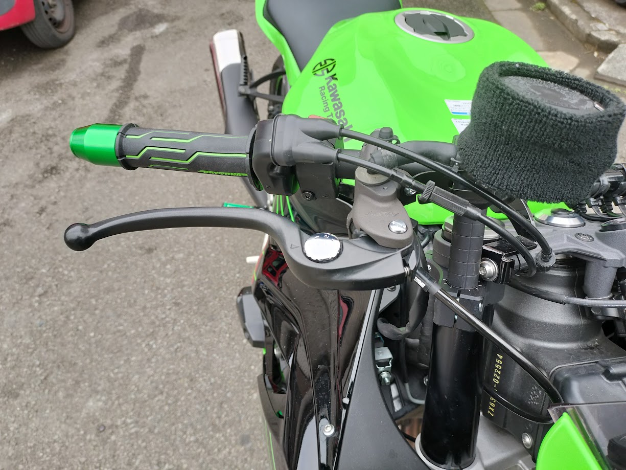 ZX6R (19-23) のポジションを改善できるフルキット| AxxL