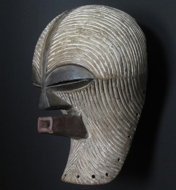 バソンゲのマスク<アフリカの仮面(木彫り)：アフリカ雑貨アザライ