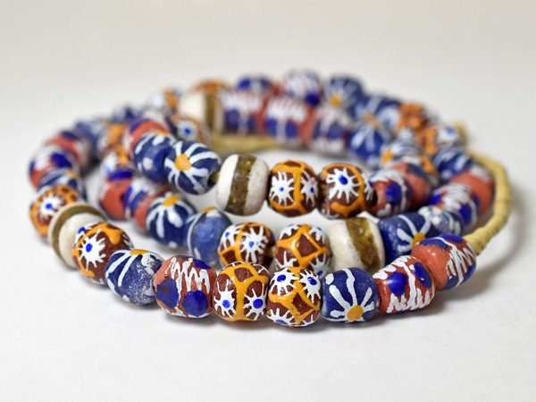 アフリカとんぼ玉 アンティーク レイズドスカンク 特色 アフリカとんぼ