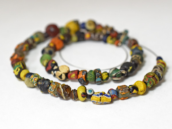 2210】古代ローマン&イスラム中小粒モザイクガラスビーズ一連,とんぼ玉